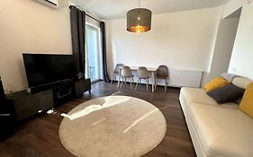 Modern & Cozy Apartment In Otopeni